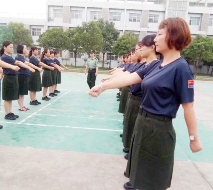 軍事化管理公司